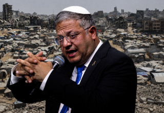 איתמר בן גביר על רקע אוהלים והריסות בעזה (צילום: gettyimages)
