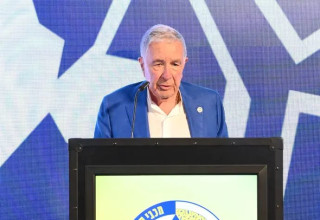 פותחים עוד עונה. שמעון מזרחי (צילום: ברני ארדוב)
