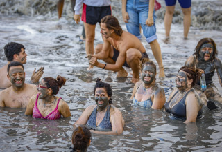 תיירים בביקור בים המלח אשתקד (צילום: טל גל, פלאש 90)