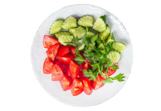 מלפפונים ועגבניות (צילום: שאטרסטוק)