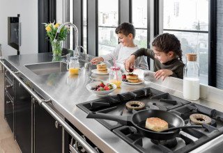 מטבח של DEMANINCOR, באדיבות ניגא שף FOR HOME (צילום: איתי אבירן)