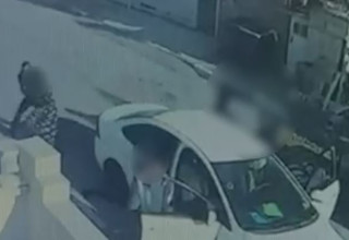 תושב כפר קאסם הואשם כי איים לחטוף את פרודתו - ליד ילדיה (צילום: דוברות המשטרה)