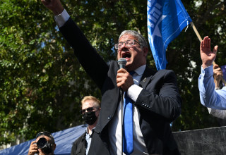 בן גביר נואם בבית ספר בליך ברמת גן  (צילום: אבשלום ששוני)