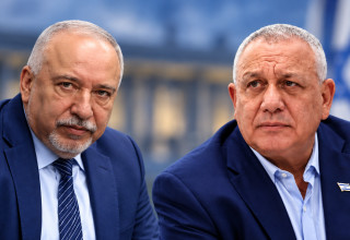 גדי איזנקוט ואיווט ליברמן (צילום: מרק ישראל סלם,אבשלום ששוני,בינה מלאכותית)