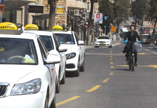 מוניות (צילום: נתי שוחט פלאש 90)