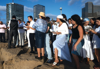 תפילת תשליך משותפת בחוף בתל אביב, 13.9.26 (צילום: יעל עבאס גויסקי, פלאש 90)