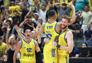 שחקני מכבי תל אביב, וויל ריימן, ים מדר (צילום: דני מרון)