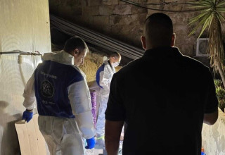 הזירה בה אותרה גופת האישה (צילום: דוברות המשטרה)