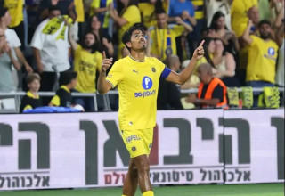 דור פרץ חוגג. יכול להשתוות לזהבי ולביטון (צילום: אודי ציטיאט)