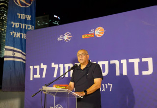 עמוס פרישמן בערב פתיחת עונה של הליגה הלאומית (צילום: עודד קרני איגוד הכדורסל)