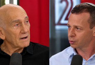 עמית סגל, אהוד אולמרט (צילום: קשת 12)