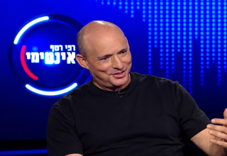 נפתלי בנט ב"אינטימי" עם רפי רשף (צילום: צילום מסך ערוץ 12)