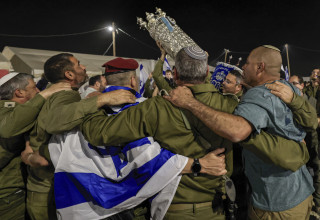 שמחת תורה (צילום: צפריר אביוב, פלאש 90)