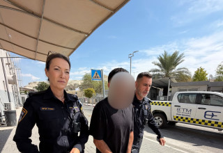בן 17 רכב בפראות ביפו, חצה באדום – ובחיפוש נתפס קוקאין (צילום: דוברות המשטרה)
