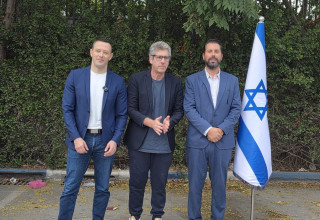 יוצרי הסרט מימין לשמאל: סא"ל רועי דנינו, חגי גוטמן, אריאל אברבוך (צילום: שירן פרץ יח״צ)