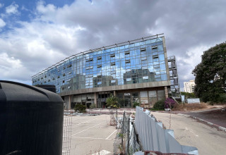 מלון אוויה. פיל לבן ביהוד (צילום: אבשלום ששוני)