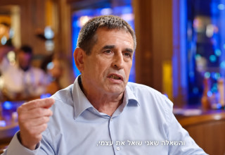 יואב סגלוביץ' מתראיין אצל עמרי אסנהיים (צילום: ערוץ 13)
