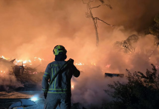 שריפה באתר הפסולת בעוספיא (צילום: דוברות כבאות והצלה)