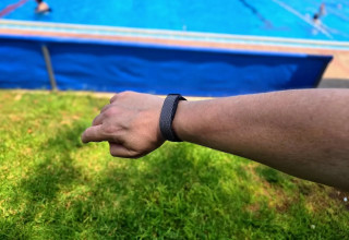 גוגל Fitbit Air (צילום: צחי הופמן)