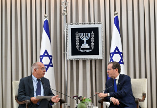 הנשיא הרצוג והשופט נעם סולברג (צילום: דוברות בית הנשיא)
