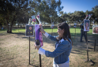 חן זנדר בחניון רעים (2023) (צילום: חיים גולדברג, פלאש 90)