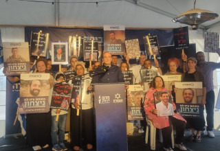 משפחות שכולות בדרישה להקת ועדת חקירה לאומית (צילום: פורום הגבורה)
