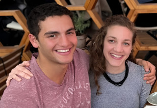 מור ששון ואחיה הקטן רס"ל אלעד ששון ז"ל (צילום: פרטי)