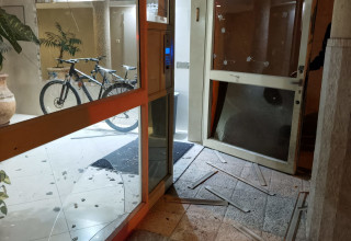 רימון רסס הושלך בתל אביב (צילום: דוברות המשטרה)