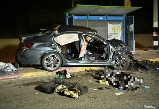 זירת החיסול בכניסה לאור עקיבא  (צילום: דוברות המשטרה)