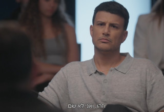 אסי עזר, "מי רוצה להתחיל?" (צילום: צילום מסך קשת 12)