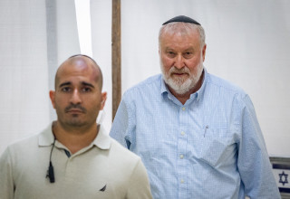 אביחי מנדלבליט בבית המשפט (צילום: חיים גולדברג, פלאש 90)