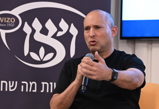 נפתלי בנט בכנס הנשים של ויצו לקראת הבחירות (צילום: אבשלום ששוני)