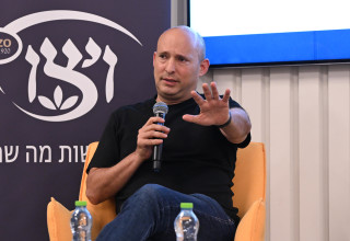נפתלי בנט בכנס הנשים של ויצו לקראת הבחירות (צילום: אבשלום ששוני)