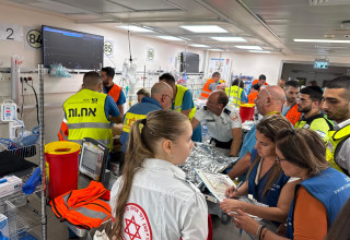 פצועים מהפיצוץ ברכס רמים בבית החולים (צילום: תיעוד מבצעי מד"א)