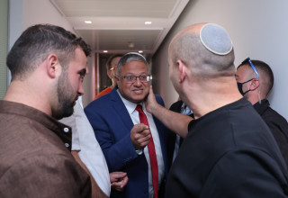 נפתלי בנט ואיתמר בן גביר בעימות במסדרון (צילום: מרק ישראל סלם)