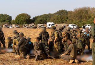 צה"ל מפנה פצועים מזירת הפיצוץ ברכס רמים (צילום: דובר צהל)