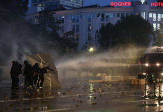 מחאת סטודנטים באלבניה (צילום: REUTERS)