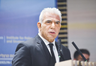 יאיר לפיד (צילום: אבשלום ששוני)