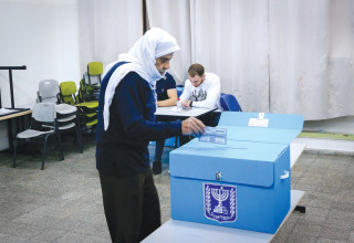 ערבים בקלפי כפר מנדא, מרץ 2021 (צילום: ג'מאל עוואד, פלאש 90)