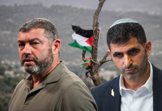 שלמה קרעי ועופר וינטר על רקע דגל פלסטין (צילום: אבשלום ששוני, פלאש 90,נאסר אישתיה פלאש 90,חיים גולדברג פלאש 90)