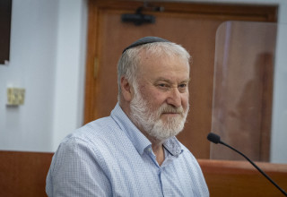 אביחי מנדלבליט מעיד במשפט נתניהו (צילום: חיים גולדברג פלאש 90)