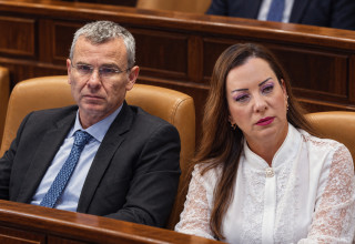 יריב לוין, טלי גוטליב (צילום: יונתן זינדל, פלאש 90,חיים גולדברג/פלאש 90,בינה מלאכותית)
