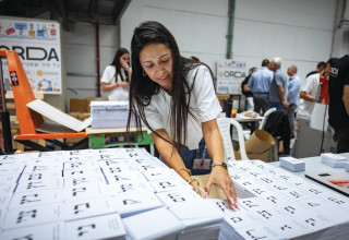 פתקי הצבעה אורדע קריית גת (צילום: יונתן זינדל פלאש 90)
