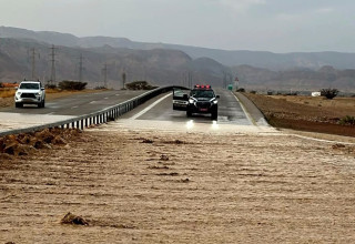 הכבישים בדרך לאילת חסומים (צילום: דוברות המשטרה)