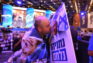 לירן חולצה אפורה במטה הליכוד, בחירות 2026 (צילום: מרק ישראל סלם)