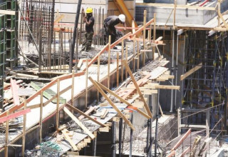 אתר בנייה בתל אביב (צילום: מרק ישראל סלם)