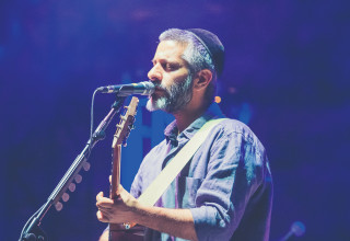אביתר בנאי במופע זריחה (צילום: שחר רצנברג)
