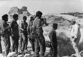 אריק שרון בבופור, מלחמת לבנון הראשונה (צילום:  עיתון במחנה)