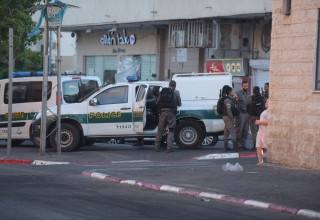 ניידת משטרה ביפו (צילום: אבשלום ששוני)