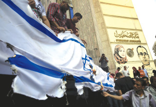 הפגנה נגד ישראל, מצרים (צילום: רויטרס)